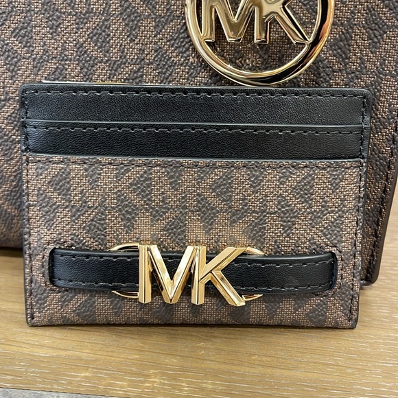 MICHAEL KORS
Reed Large Card Holder Case Wallet 
Brown /Black MK Signature 
NWT - Picture 5 of 16